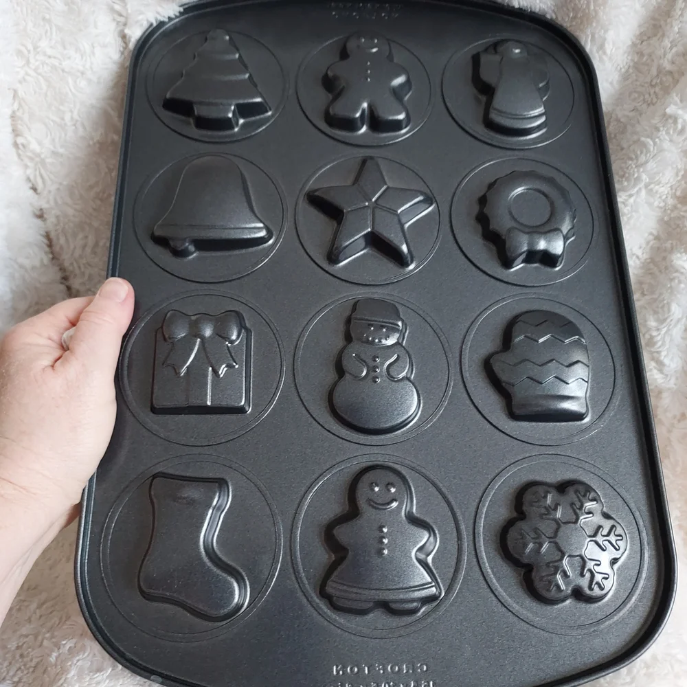 Crofton Chef Collection 12 Cup Cookie Candy Pan Baking Mold Holiday Christmas